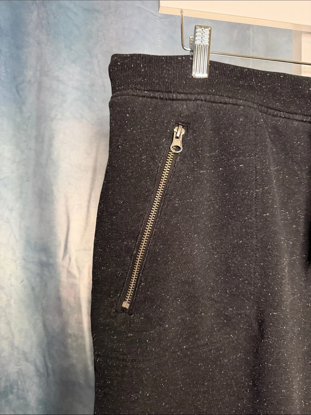 H&M Black Drawstring Athletic Shorts with Zip Pockets Size Large